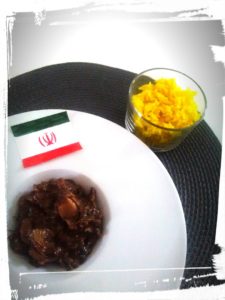 Plat d'Iran au poulet avec du jus de grenade et noix et riz safrané monblabladefille.com 