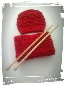 Bonnet et snood en laine couleur rouge point de godron monblabladefille.com 