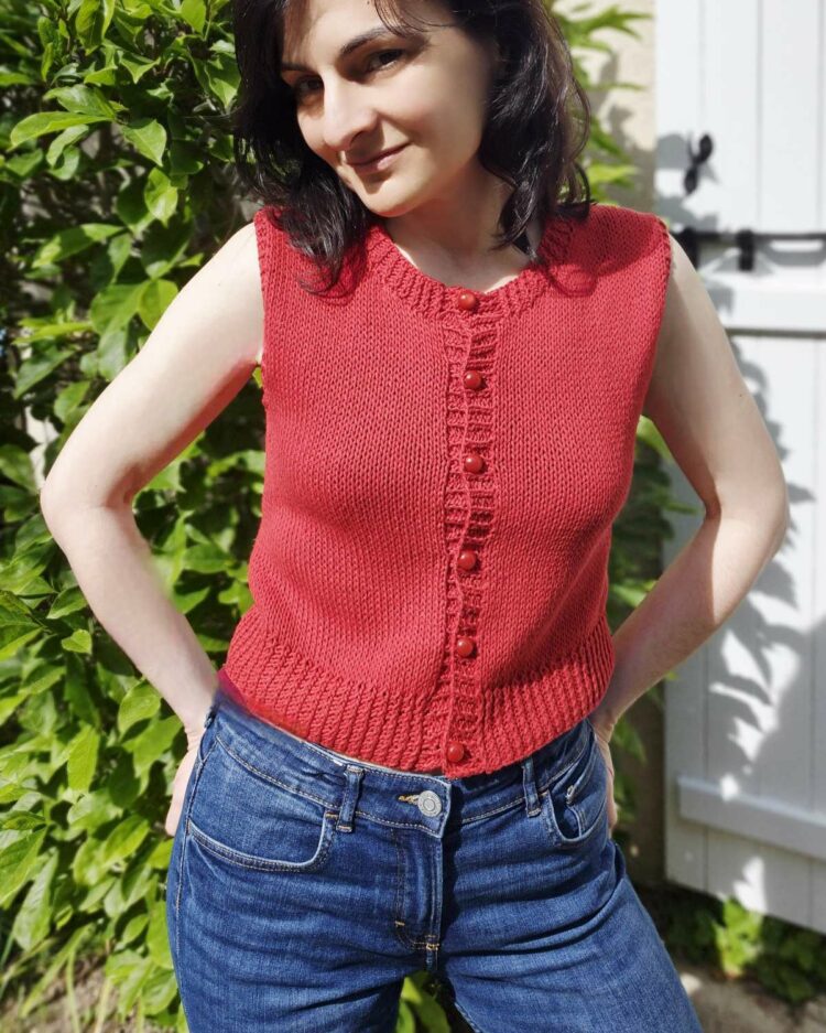 Image en avant gilet ISAURE Monblabladefille patron tricot coton drops